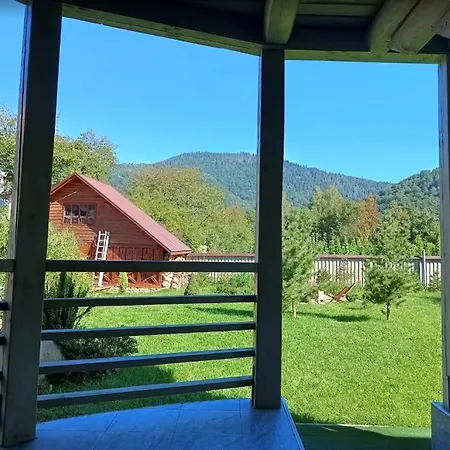 山林小屋 барва